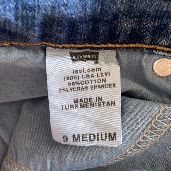 Women Levi’s Denim - Picture 3 of 8